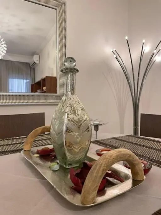 Crimson Suite: 1-Bedroom Apartment In Salonicco