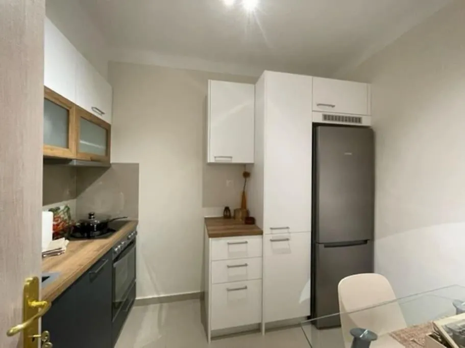 Crimson Suite: 1-Bedroom Apartment In Salonicco